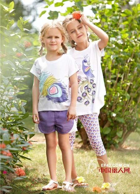 T恤怎么搭配流行 T恤配什么裤子好看