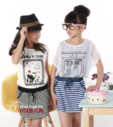 条纹T恤配牛仔短裙 条纹裙怎么搭配