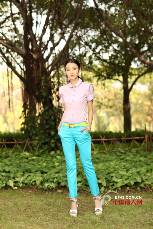 紫色配什么颜色最好看 紫色衬衫配什么裤子