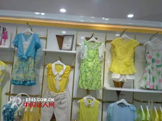七彩蝶女装五一欢乐多 三家新店成功开业