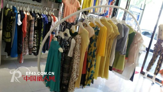 热烈祝贺西子丝典女装江西上饶店盛大开业