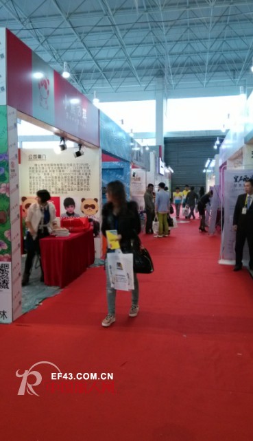 视觉盛宴:小熊B琪带你一睹首届广东童装品牌团联展会