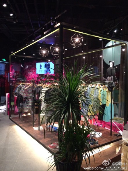 李晨自创品牌NPC全新亮相 潮牌NPC抢占时尚圈