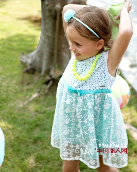 夏天穿什么颜色最清爽 薄荷绿连衣裙怎么搭配