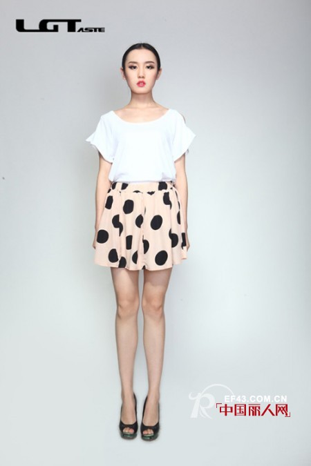 什么样的短裙显瘦 半身裙怎么搭配显瘦