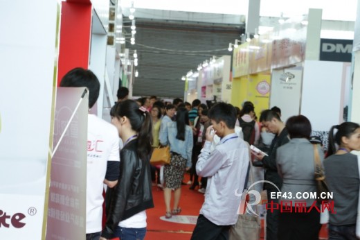 首届广东童装品牌团联展火爆现场