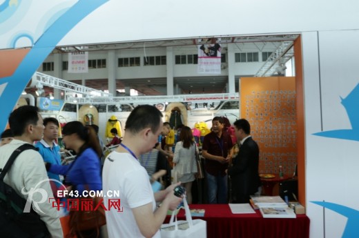 首届广东童装品牌团联展火爆现场