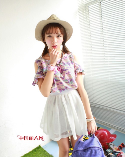 露肩上衣怎么搭配 什么款式的露肩装好看