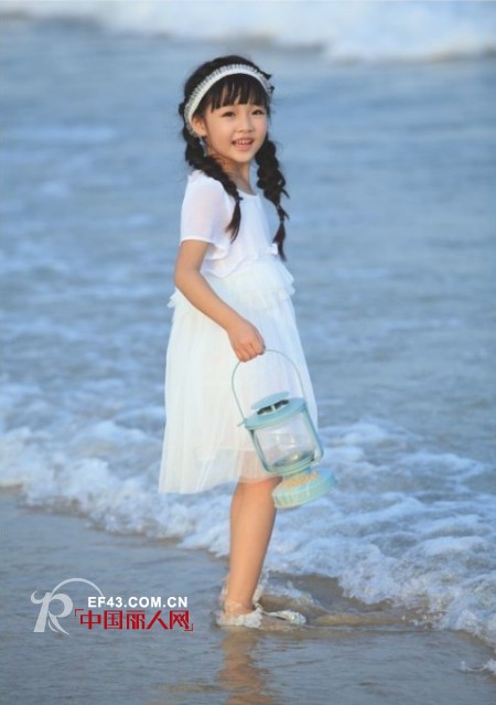 纯白色欧根纱公主裙 韩剧小男孩搭配模仿