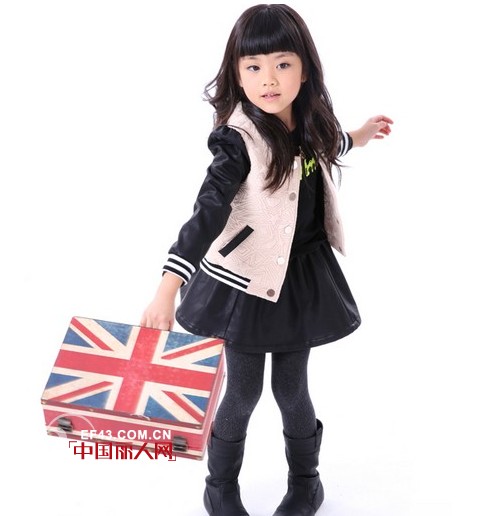 小萝莉怎么搭出运动风 波点裙半身裙搭配