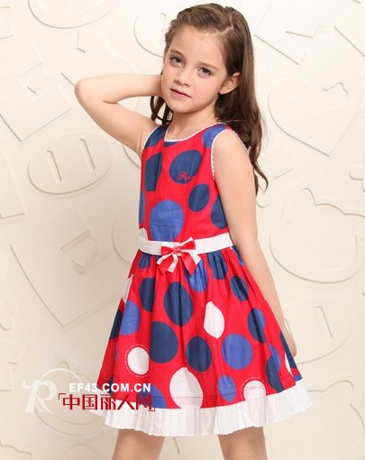 小萝莉怎么搭出运动风 波点裙半身裙搭配