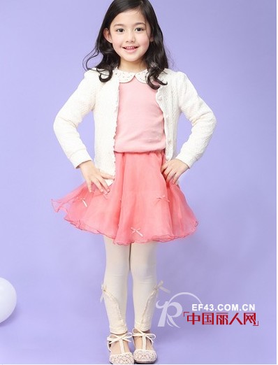 小萝莉怎么搭出运动风 波点裙半身裙搭配