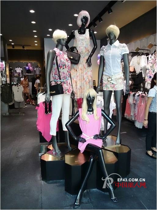 艾丽莎时尚女装广东省开平市专卖店开业