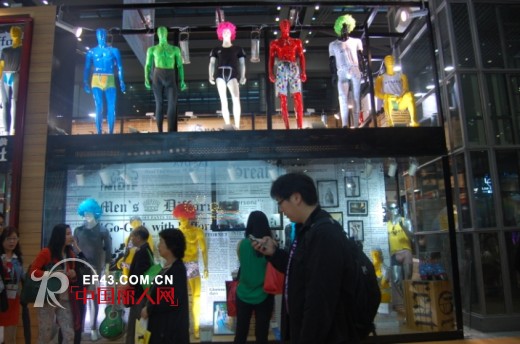 狄弗倫以个性另类姿态亮相本届深圳品牌内衣展