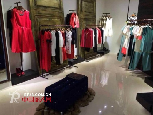 热烈祝贺MAXIGO玛诗可女装云南旗舰店盛大开业