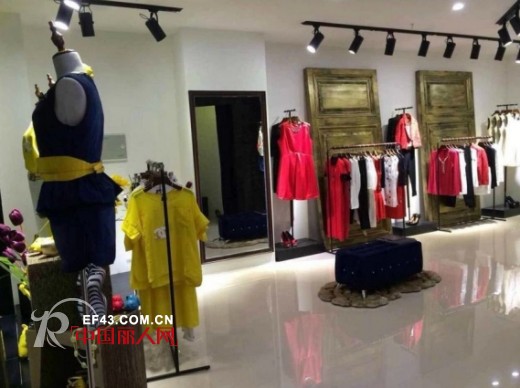 热烈祝贺MAXIGO玛诗可女装云南旗舰店盛大开业