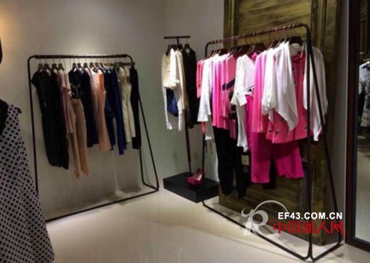 热烈祝贺MAXIGO玛诗可女装云南旗舰店盛大开业