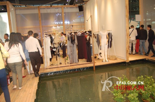 中国丽人网专访凯诗芬内衣黄总:以水为镜展艺术魅力