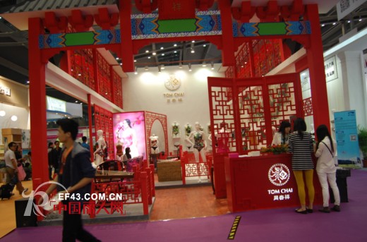 周泰祥喜庆中国红展馆亮相2014深圳内衣展
