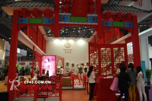 周泰祥喜庆中国红展馆亮相2014深圳内衣展