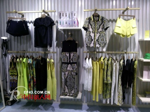 热烈祝贺奕色-LESERBIE女装成功进驻山东潍坊