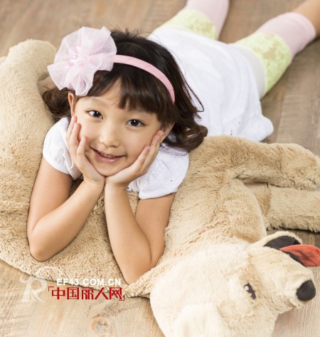 夏季T恤搭配　T恤下身搭配什么好看　T恤配裤装还是裙装