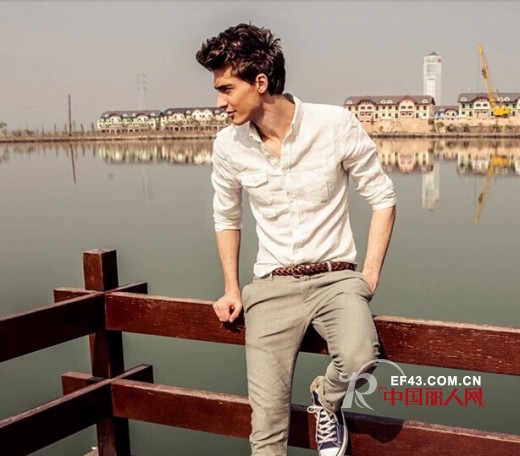 夏天男生穿衣颜色应该如何搭配才能穿出感觉
