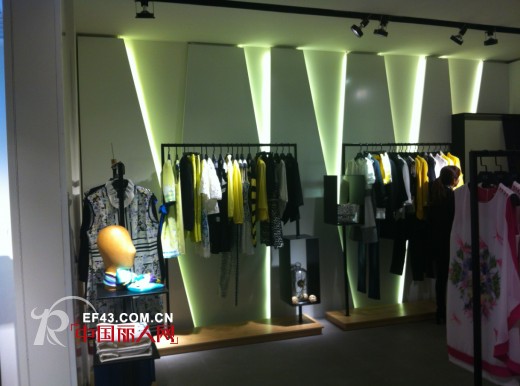 热烈庆祝airu皑如女装成功进驻广州万菱汇广场