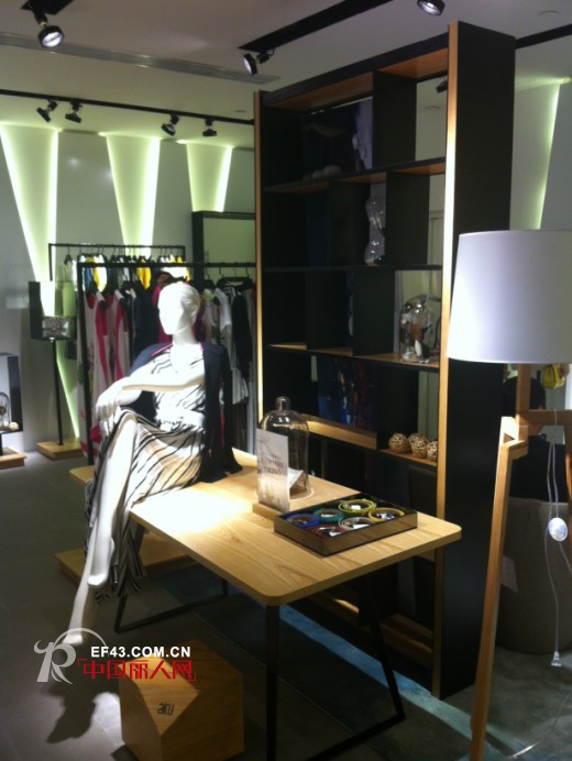 热烈庆祝airu皑如女装成功进驻广州万菱汇广场