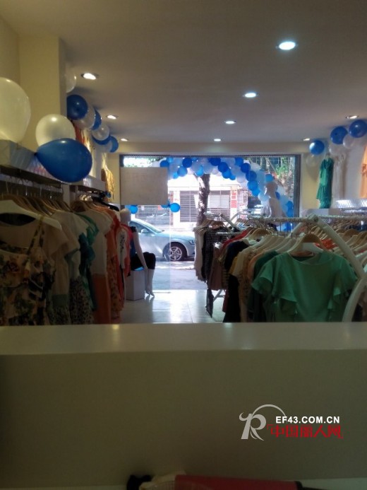 热烈祝贺H-X韩轩云南曲靖店5月12日盛大开业