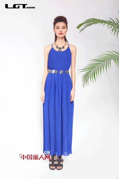 多角度的展现艾上乐品柔美气质