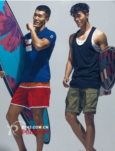 夏季海边男生冲浪如何搭配服 即装性感又时髦