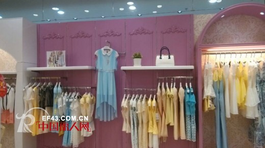 庆贺丹诗格尔女装广州增城万达专柜盛大开业