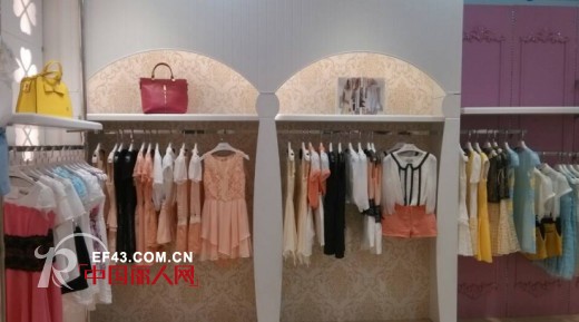 庆贺丹诗格尔女装广州增城万达专柜盛大开业