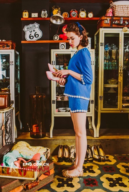 宝蓝色裙子蝴蝶结设计显瘦款 蕾丝镶边宝蓝色套装