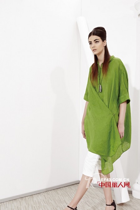 宽松连衣裙t恤衫舒适又个性 享受闲暇好时光