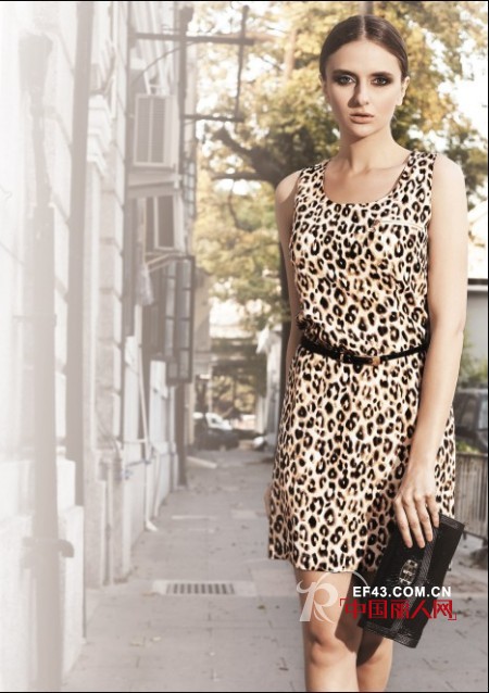 成熟的女性喜欢穿什么款式的裙子 夏季无袖连衣裙