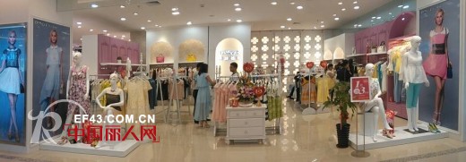 祝贺丹诗格尔女装广州增城万达店盛大开业