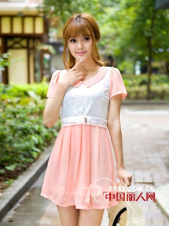 夏天什么样的连衣裙比较甜美 甜美女生穿着