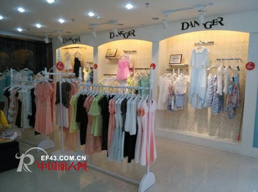 热烈庆祝丹诗格尔女装四川泸州店5月16日盛大开业