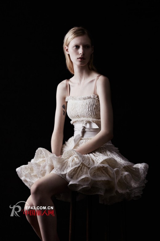 法国历史最悠久的高级时装品牌Lanvin推出2014婚纱系列