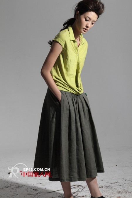 文艺复古的半身裙搭配 女人怎么穿才高雅知性