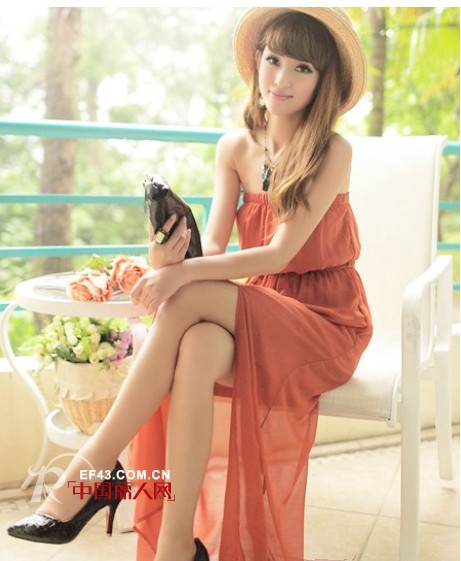 夏季女生抹胸裙搭配 打造十足女神范