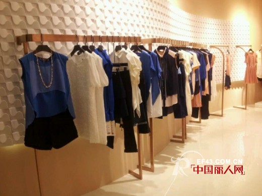 唯简女装近期开业店铺形象鉴赏 欢迎新老顾客前去选购