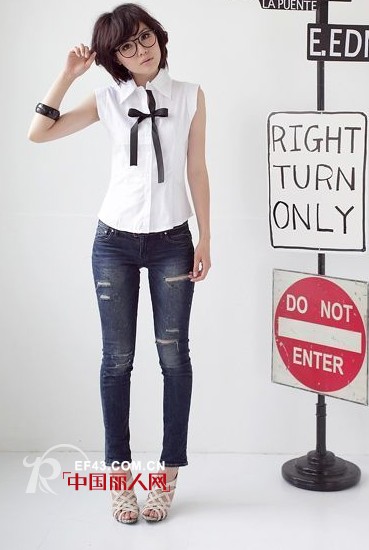 破洞牛仔裤怎么搭配 搭配什么款式鞋子显高挑