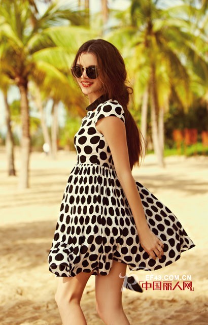 一日一look风格薄纱裙前卫玉女范儿