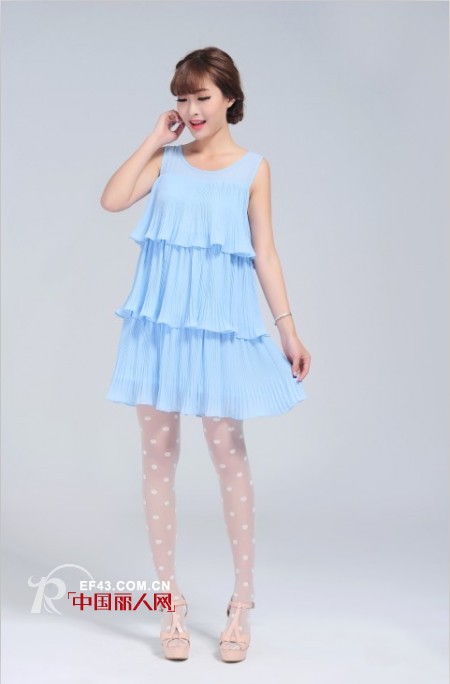 夏天什么颜色连衣裙比较火蓝色绿色连衣裙哪种颜色好看