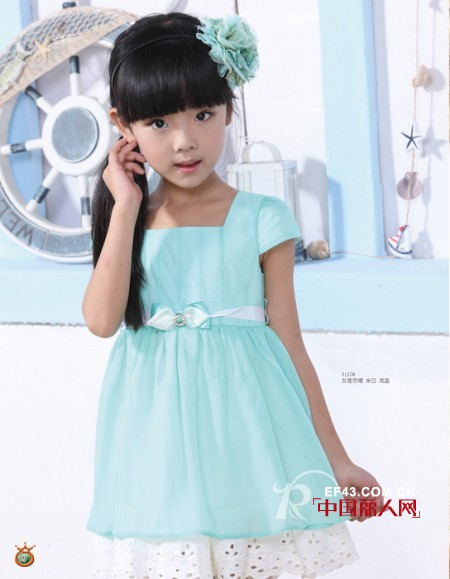 薄荷绿连衣裙怎么搭配夏季薄荷绿配什么颜色