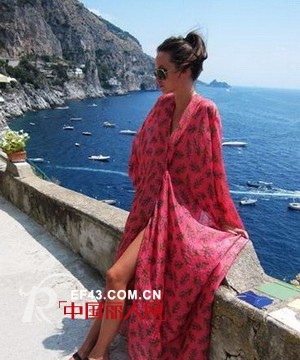 夏天穿什么连衣裙去海边度假度假连衣裙什么款式好看