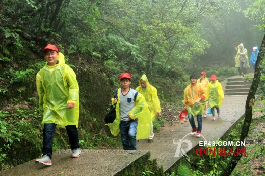西纳维思百名优秀员工共赴黄山两日游